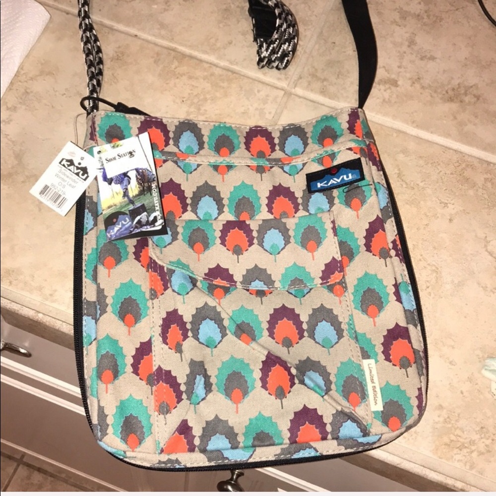 NWT Kavu Cross body purse